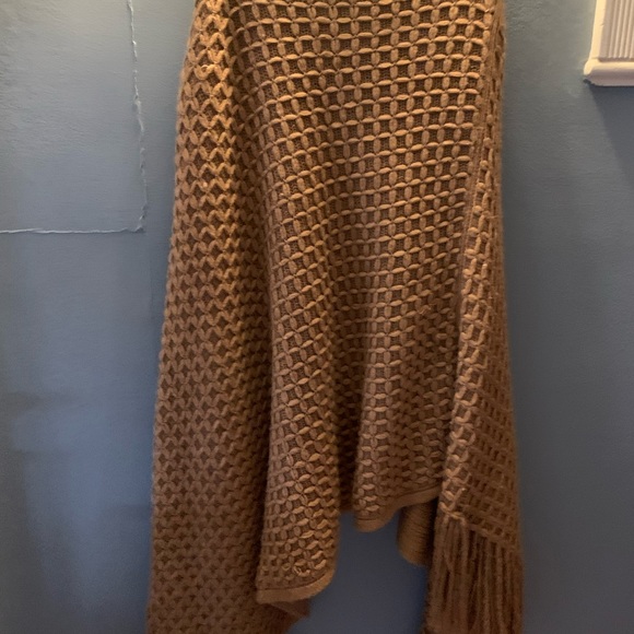Camel sweater poncho - Picture 8 of 8